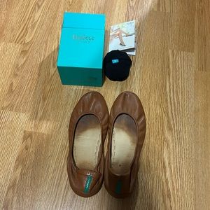 Tieks foldable ballet flats, size 6. Color tan/brown.